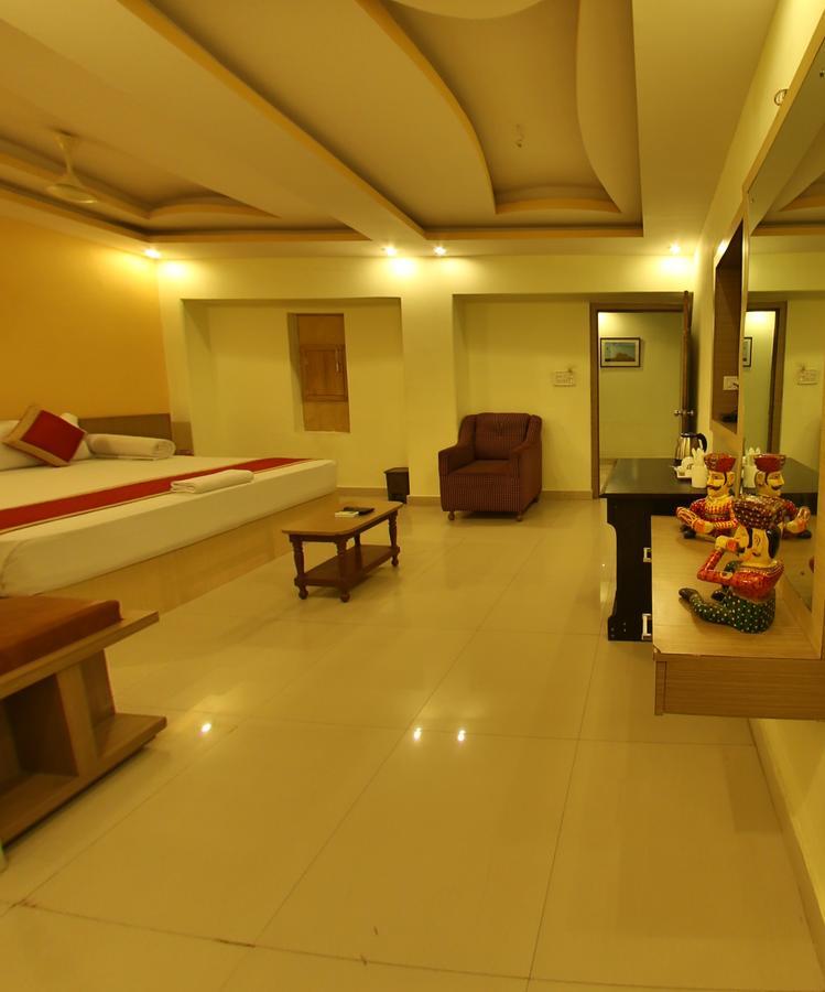 Hotel Vrinda Palace Джайсалмер Экстерьер фото